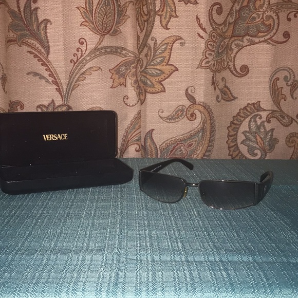 Accessories - Versace sun glasses